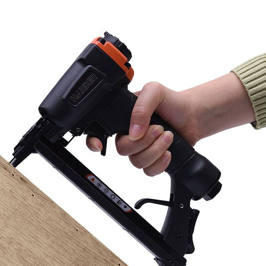 GRAPADORA NEUMATICA 2 EN 1 (CLAVO Y GRAPA) CAPACIDAD 100pcs 60psi - 100psi - HARDEN