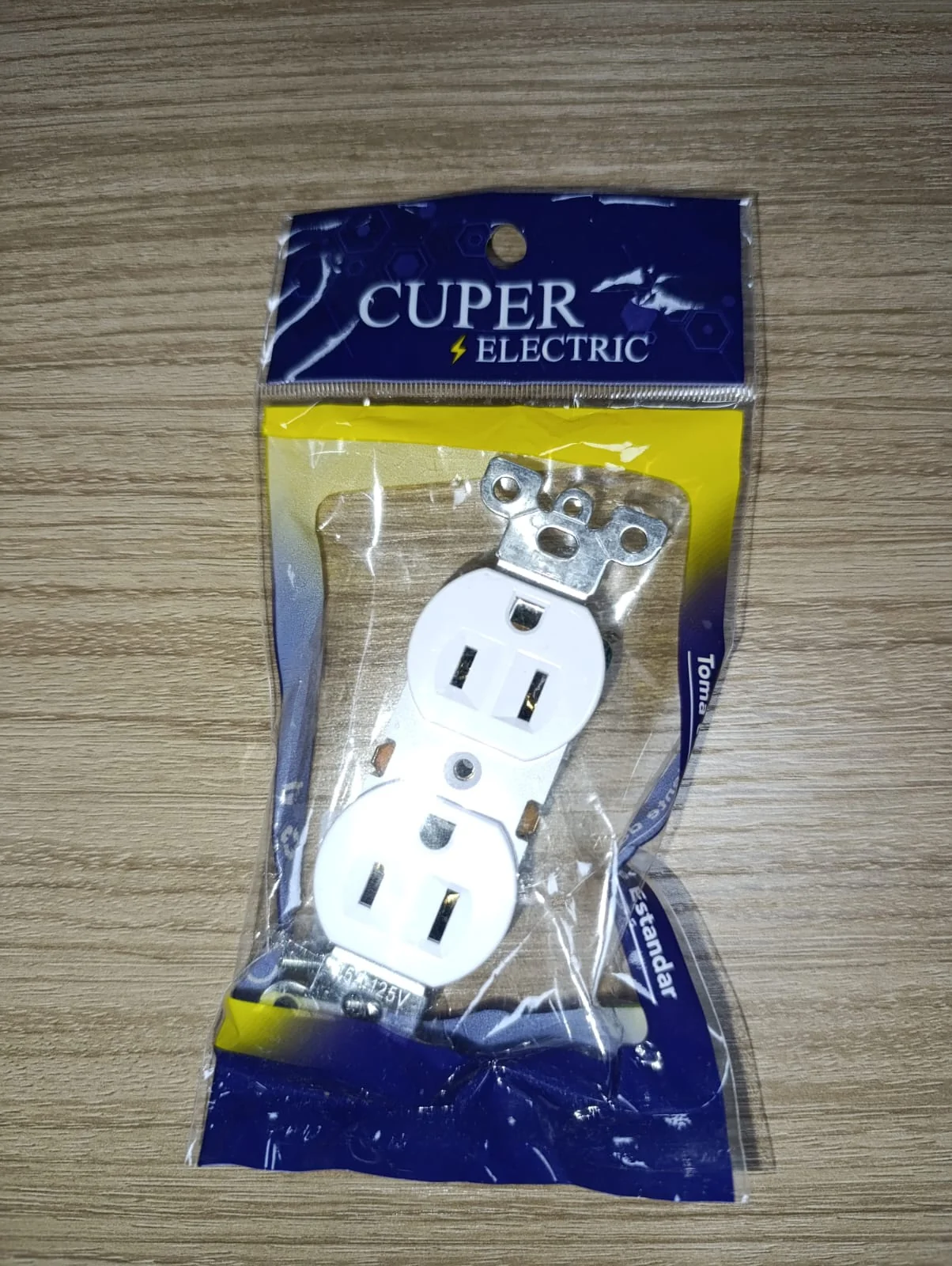 TOMACORRIENTE DOBLE — 15A 125V · CINCADO