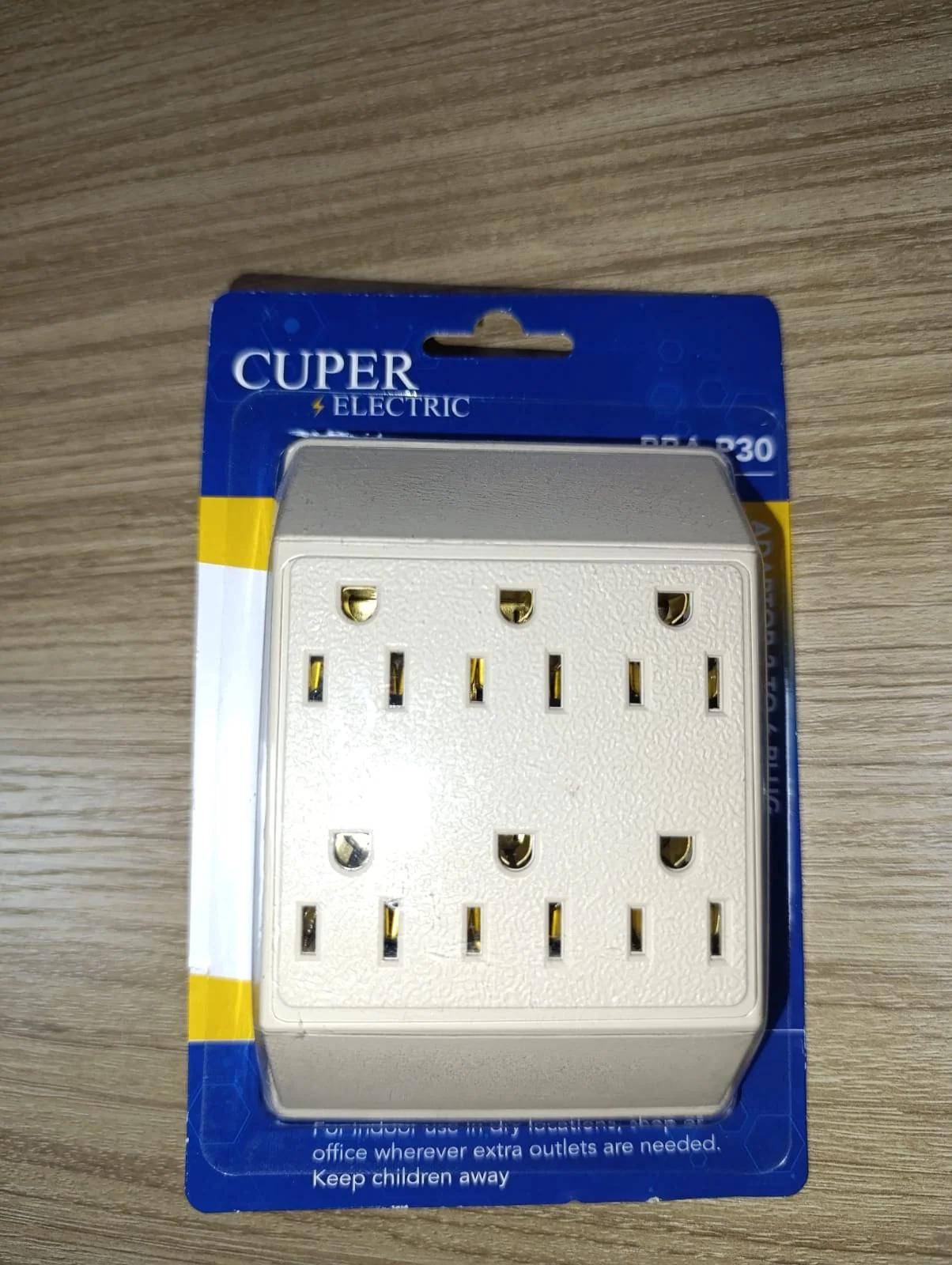 ADAPTADOR DE MULTIPLES SALIDAS — 6 SALIDAS (2 A 6) · CINCADO AMARILLO