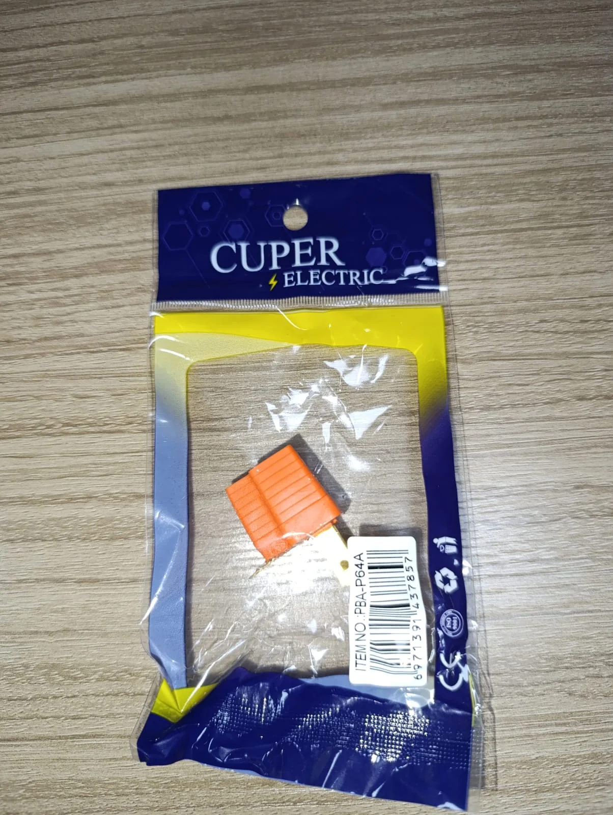 ADAPTADOR DE CAMBIO DE ENCHUFE — GENERICO 2 · NATURAL
